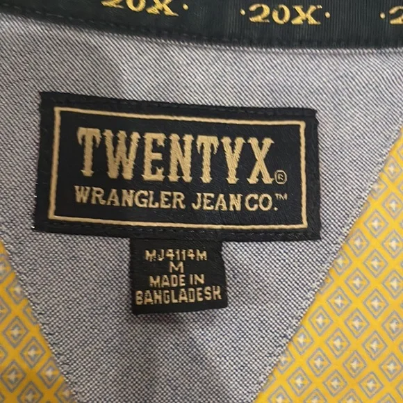 Wrangler 20X short sleeve button down. Medium - Picture 3 of 4